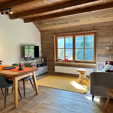 Oswald Apartment *